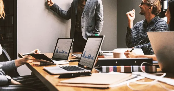 Ihre 3-Phasen-Implementierungs-Roadmap: From Zero to Hero